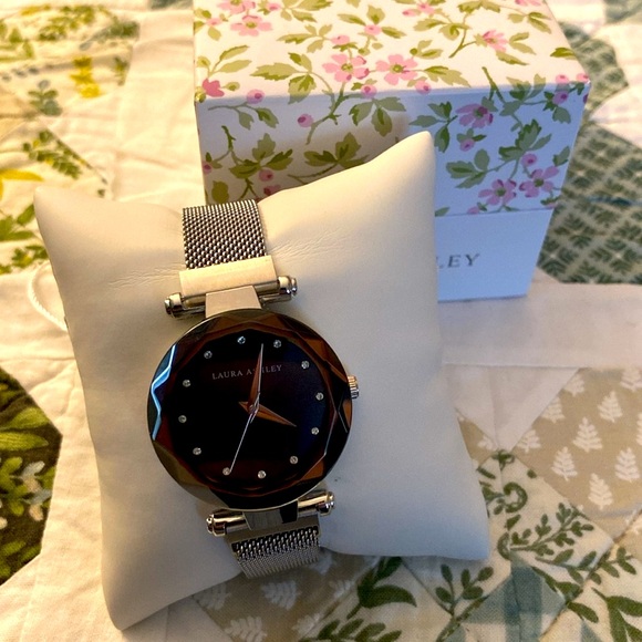 🛍️CLASSIC 🛍️ STAINLESS STEEL MAGNET 🧲 CLOSURE WATCH JAPANESE MOVEMENT - Picture 10 of 16